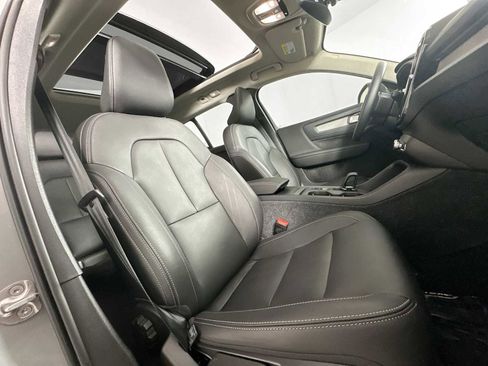 Used 2025 Volvo XC40 B5 Core w/ Protection Package Premier image 27