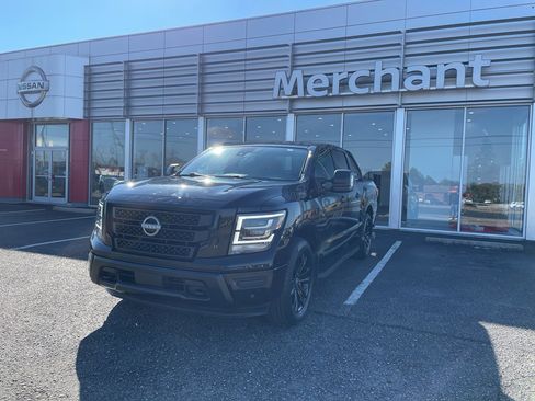 Used 2024 Nissan Titan SV image 5