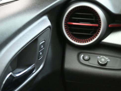 Used 2024 Chevrolet Trax RS w/ Driver Confidence Package image 18