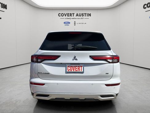 Used 2024 Mitsubishi Outlander SE image 4