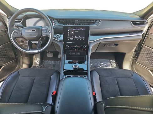 Used 2023 Jeep Grand Cherokee L Laredo image 9