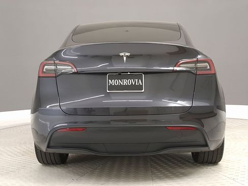 Used 2024 Tesla Model Y Long Range image 8