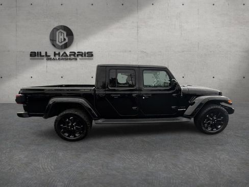 Used 2021 Jeep Gladiator Overland AWD/4WD image 4