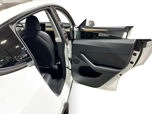 Certified 2023 Tesla Model Y Long Range AWD/4WD image 12