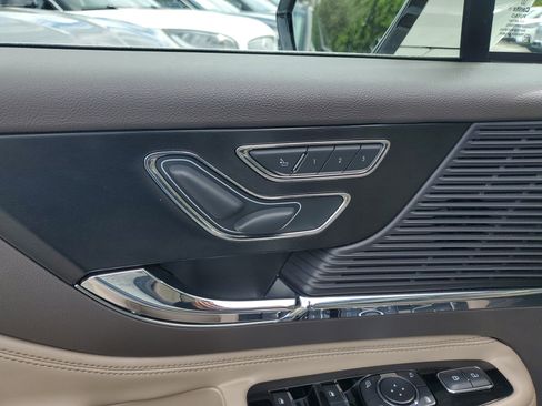 Certified 2022 Lincoln Corsair Reserve image 16