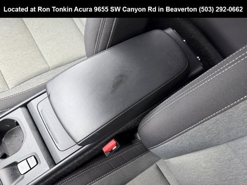 Used 2024 Volvo XC40 B5 Core image 25