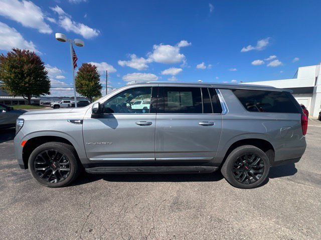 Used 2023 GMC Yukon XL SLT w/ SLT Premium Package AWD/4WD image 9