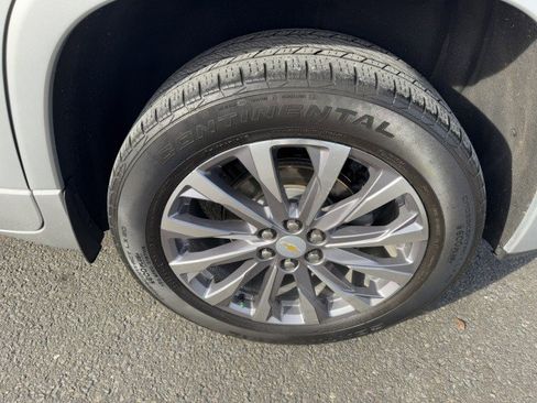 Certified 2022 Chevrolet Traverse Premier w/ LPO, Floor Liner Package image 12