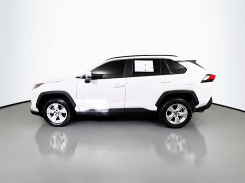 Used 2021 Toyota RAV4 XLE w/ Convenience Package image 9