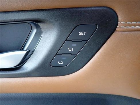 Used 2023 Nissan Pathfinder Platinum AWD/4WD image 17