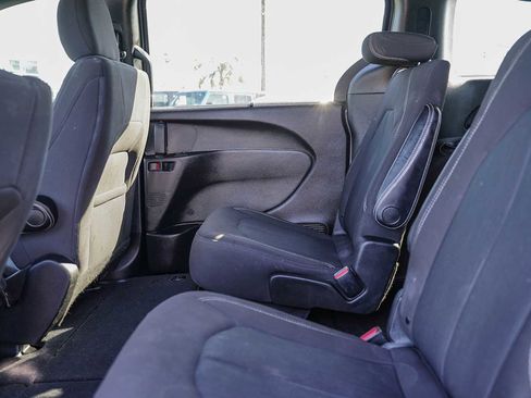 Used 2021 Chrysler Pacifica Touring w/ S Appearance Package image 18