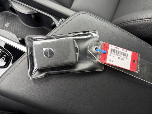 Certified 2025 Volvo XC60 B5 Plus image 38