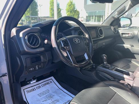 Used 2019 Toyota Tacoma TRD Off-Road AWD/4WD image 21