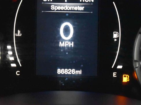 Used 2016 Jeep Renegade Latitude AWD/4WD image 16