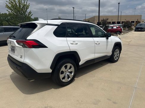 Used 2021 Toyota RAV4 LE AWD/4WD image 3