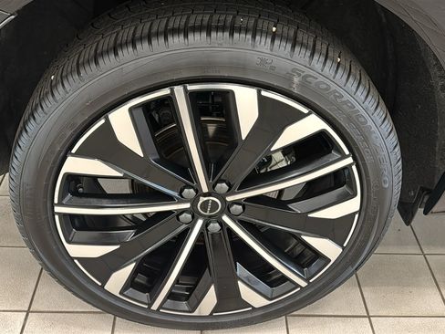 Certified 2026 Volvo XC60 B5 Ultra AWD/4WD image 31