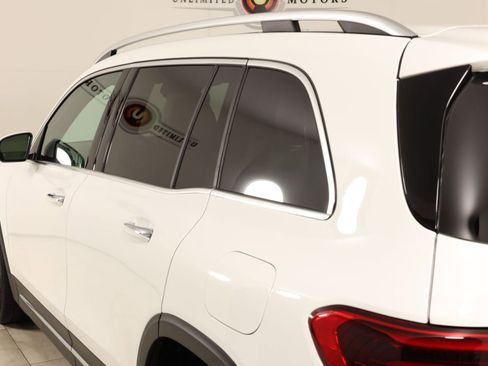 Used 2025 Mercedes-Benz GLB 250 4MATIC image 42
