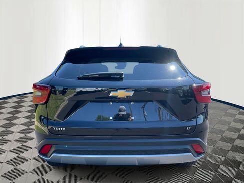 Used 2025 Chevrolet Trax LT w/ LT Convenience Package FWD image 5