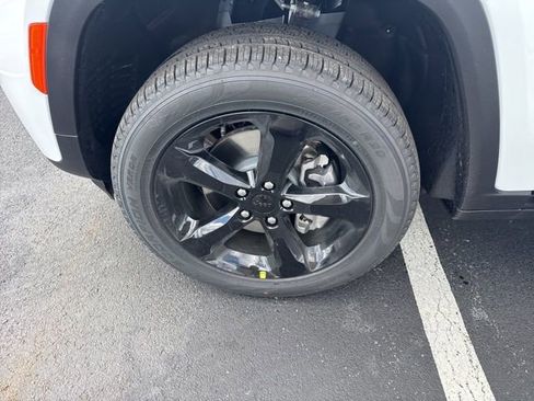 New 2026 Jeep Grand Cherokee L Limited AWD/4WD image 17