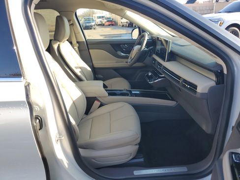 Certified 2023 Lincoln Corsair AWD w/ Equipment Group 101A image 9