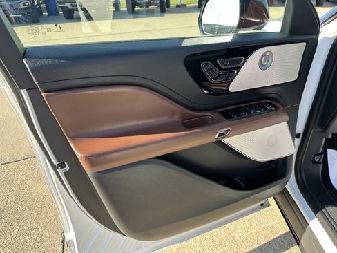 Used 2025 Lincoln Aviator Reserve w/ Equipment Group 201A AWD/4WD image 15