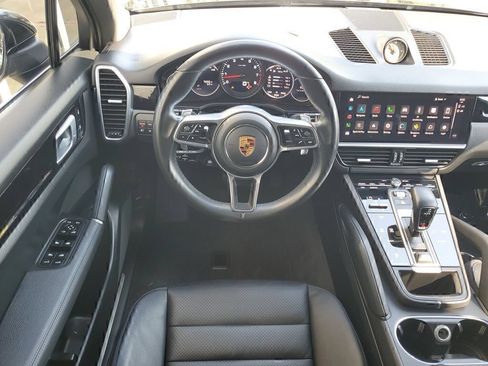 Used 2022 Porsche Cayenne AWD/4WD image 37