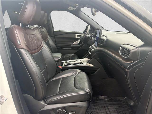 Used 2020 Ford Explorer Platinum w/ Premium Technology Package AWD/4WD image 27