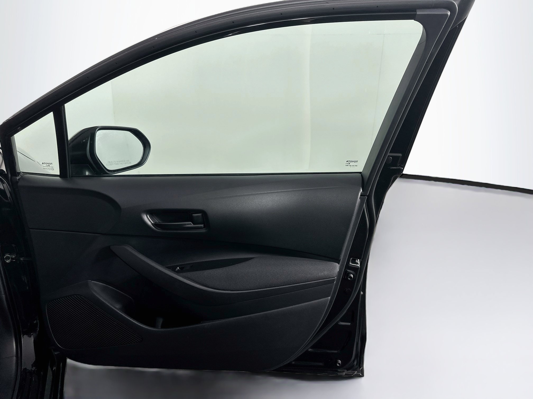 Used 2025 Toyota Corolla LE FWD image 30