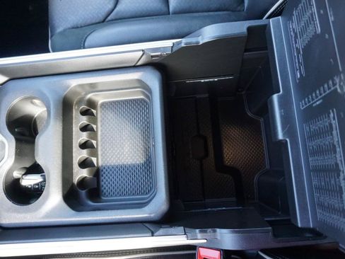 Used 2019 RAM 1500 Laramie AWD/4WD image 30