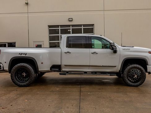 Used 2024 Chevrolet Silverado 3500 High Country w/ Technology Package image 11
