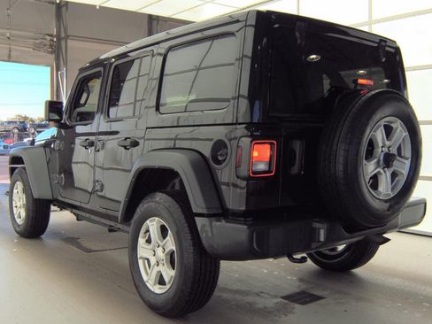 Used 2022 Jeep Wrangler Unlimited Sport w/ Sun And Sound Package AWD/4WD image 6