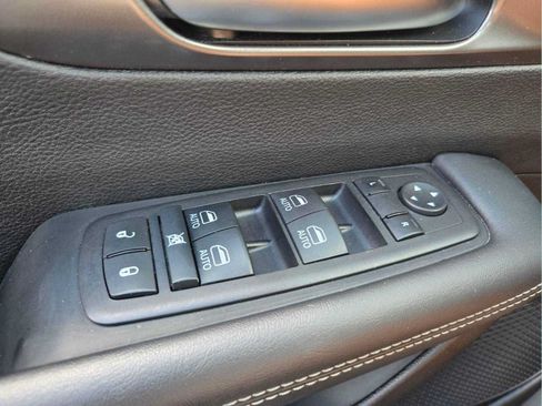 Used 2025 Chrysler Pacifica Select FWD image 23
