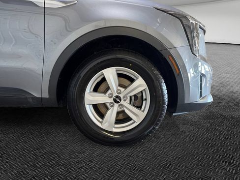 Certified 2024 Kia Sorento LX FWD image 11