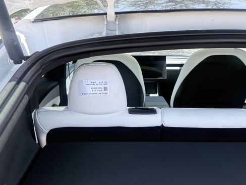 Used 2026 Tesla Model Y 2WD image 15