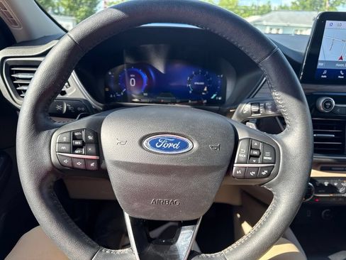 Used 2020 Ford Escape Titanium AWD/4WD image 16