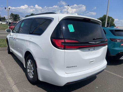 Used 2022 Chrysler Pacifica Touring-L FWD image 4