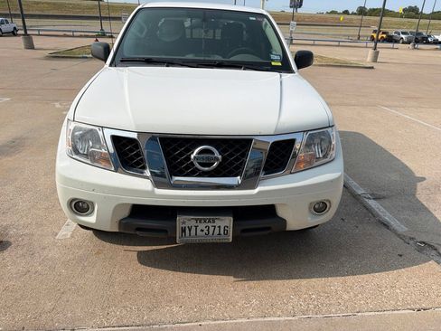 Used 2019 Nissan Frontier SV w/ Value Truck Package RWD image 5