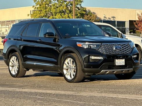 Certified 2023 Ford Explorer Platinum w/ Technology Package image 10