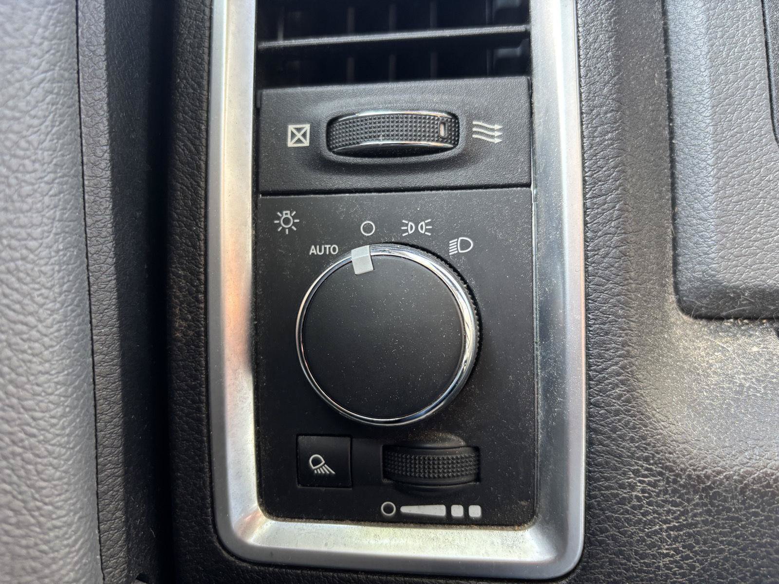 Used 2017 RAM 1500 Classic SLT AWD/4WD image 26
