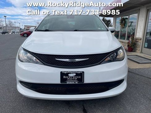 Used 2023 Chrysler Voyager LX image 40