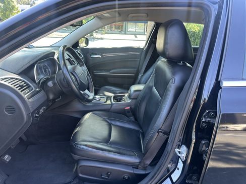 Used 2017 Chrysler 300 Limited RWD image 17