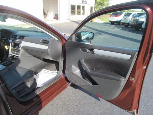 Used 2012 Volkswagen Passat 2.5 SE image 21