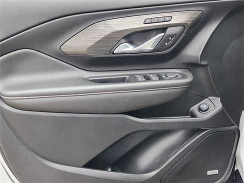 Used 2022 GMC Terrain SLT w/ Infotainment Package II image 22