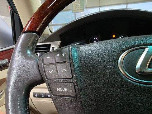 Used 2013 Lexus LX 570 4WD w/ Luxury Pkg w/Pre-crash image 35