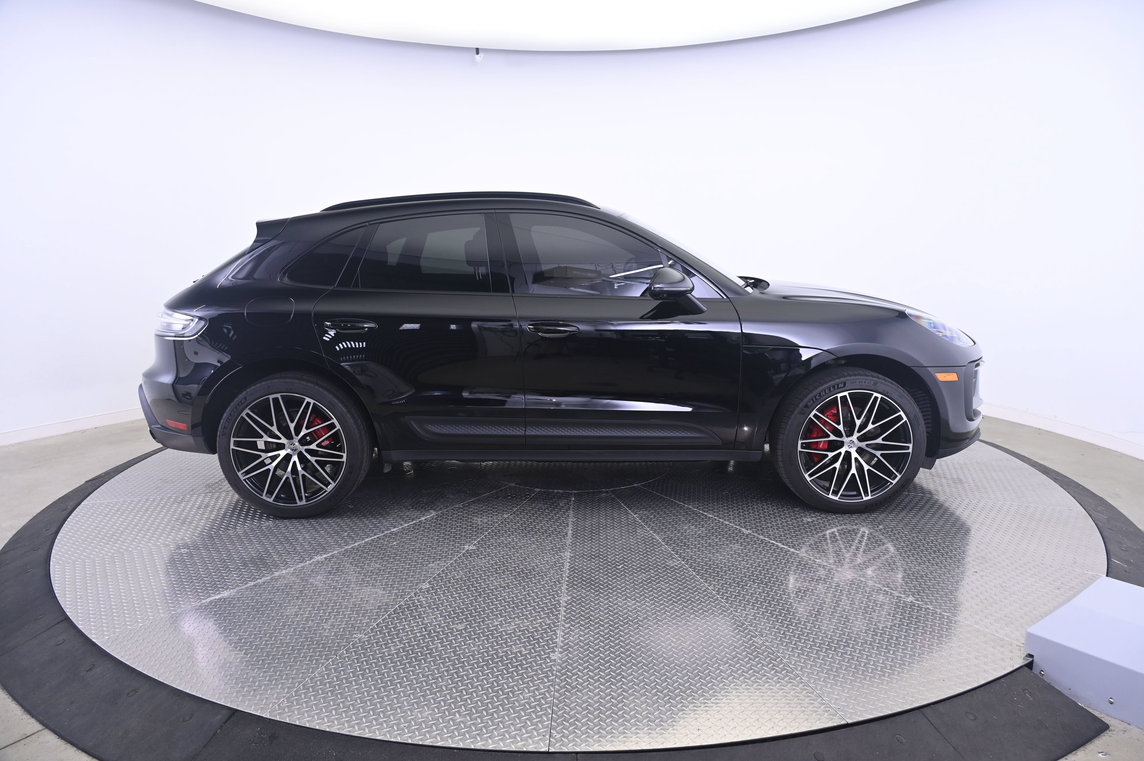 Certified 2023 Porsche Macan S AWD/4WD image 8