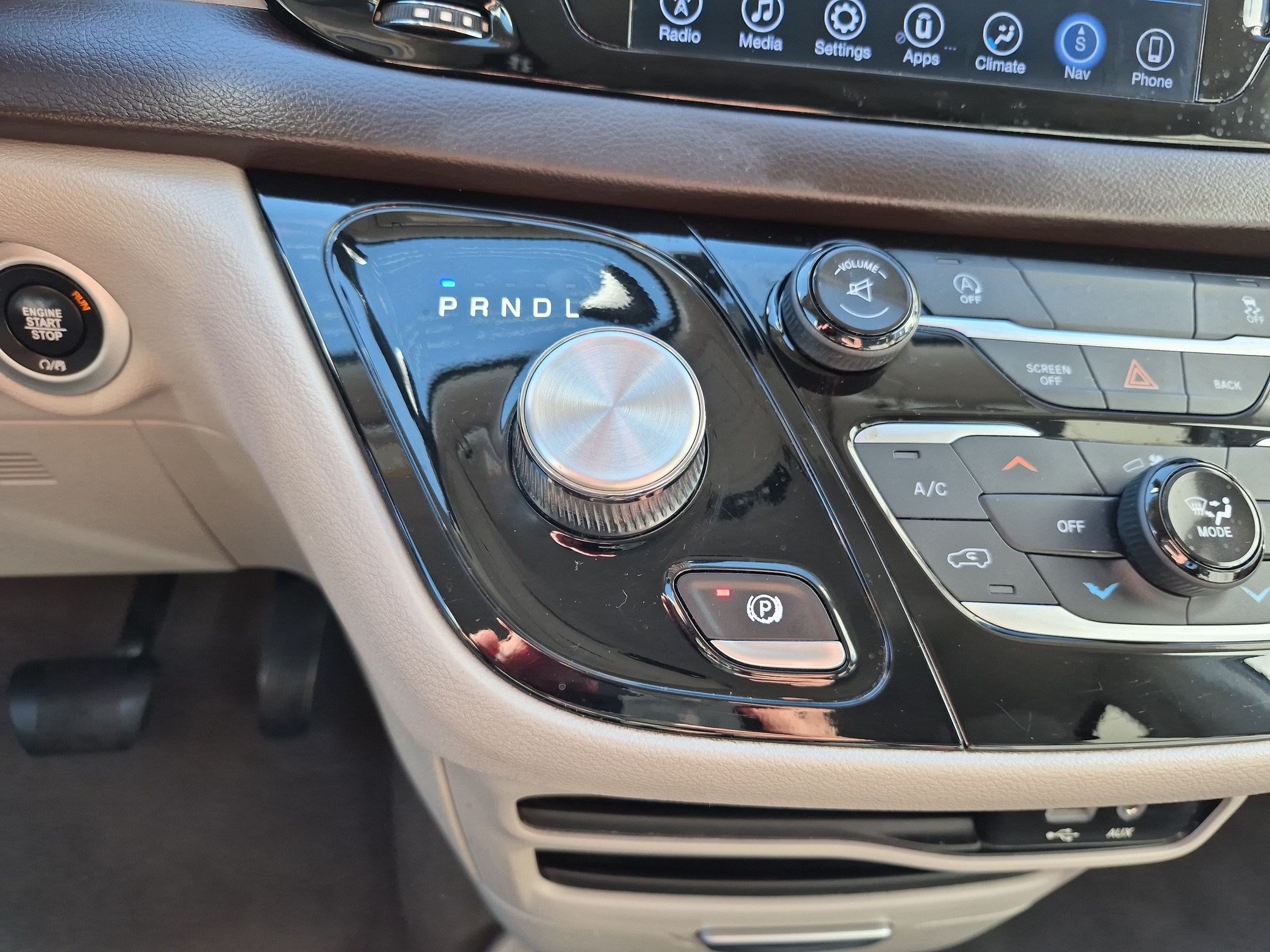 Used 2017 Chrysler Pacifica Touring FWD image 28