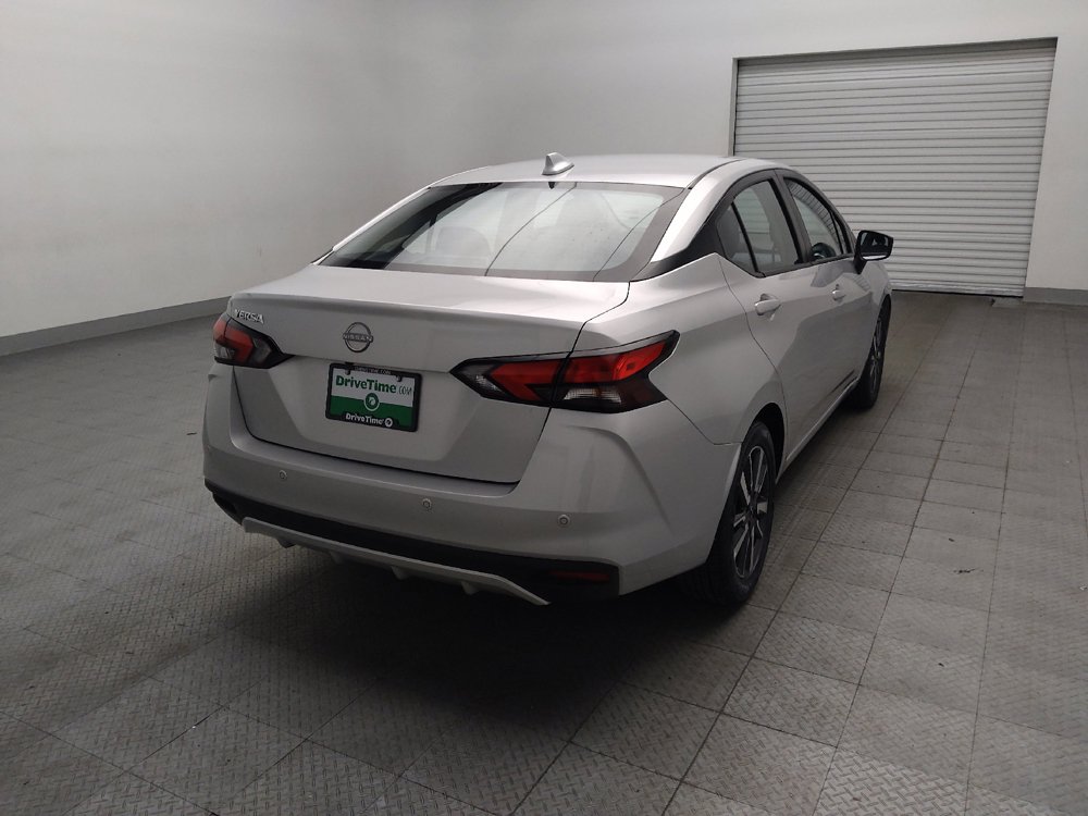 Used 2025 Nissan Versa SV FWD image 9