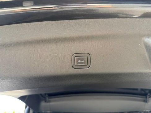 Used 2024 Cadillac Escalade Sport Platinum w/ LPO, Floor Liner Package AWD/4WD image 36