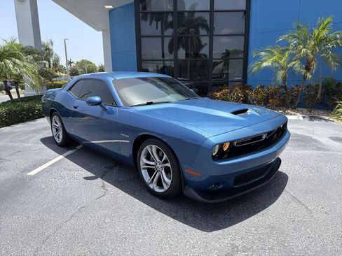 Used 2022 Dodge Challenger R/T RWD image 2