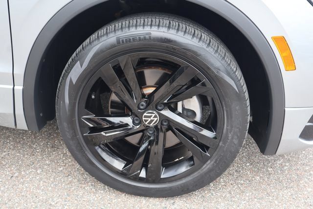 Certified 2023 Volkswagen Tiguan SE R-Line FWD image 10